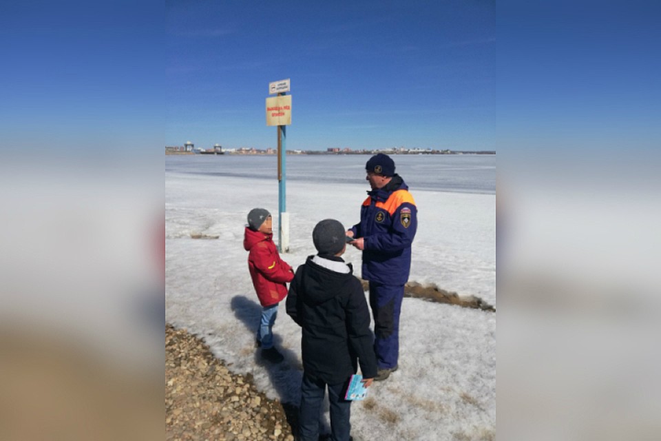 Выходить на лед Иркутского водохранилища стало опасно