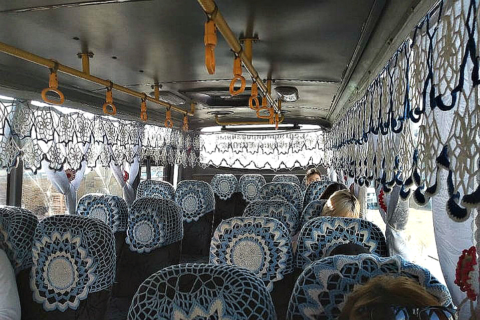 «Захотелось прокатиться»: Жена водителя маршрутки в Улан-Удэ украсила салон кружевами